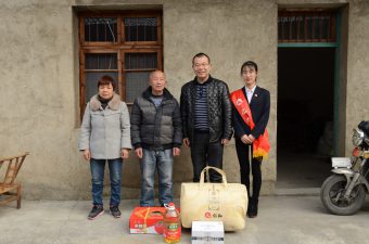 平博国际体育官网新春慰问优秀营销将士家属